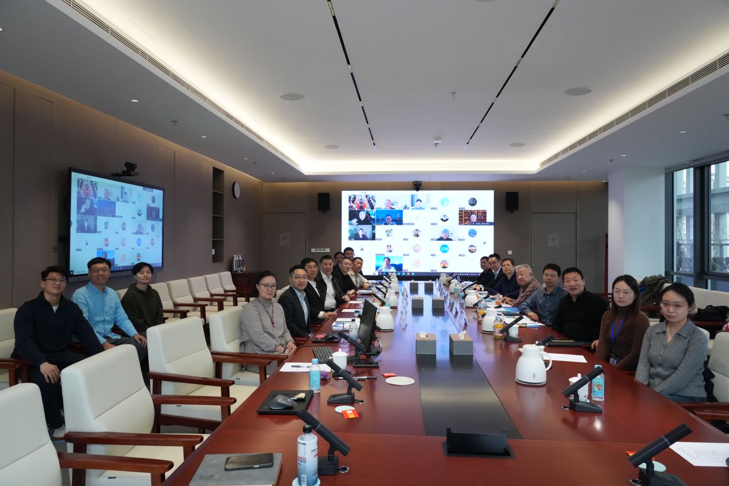 8线上线下会场合影.jpg